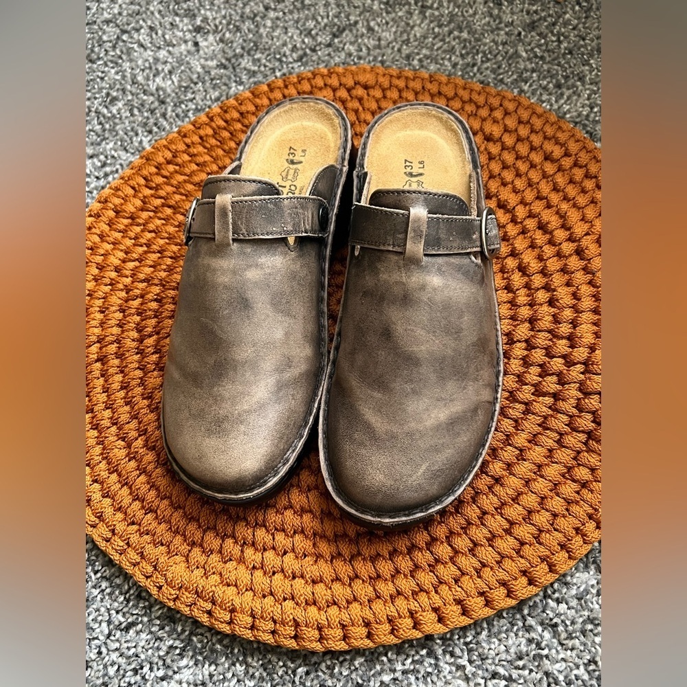 Naot  Leather Loafers Slip-Ons